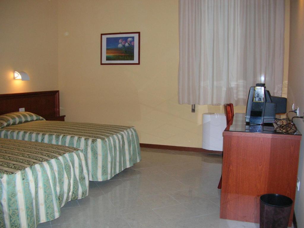 Hotel Industria Брешія Номер фото